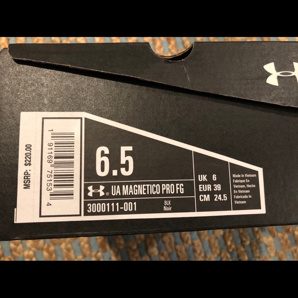 Under Armour Soccer Cleats - Picture 6 of 6
